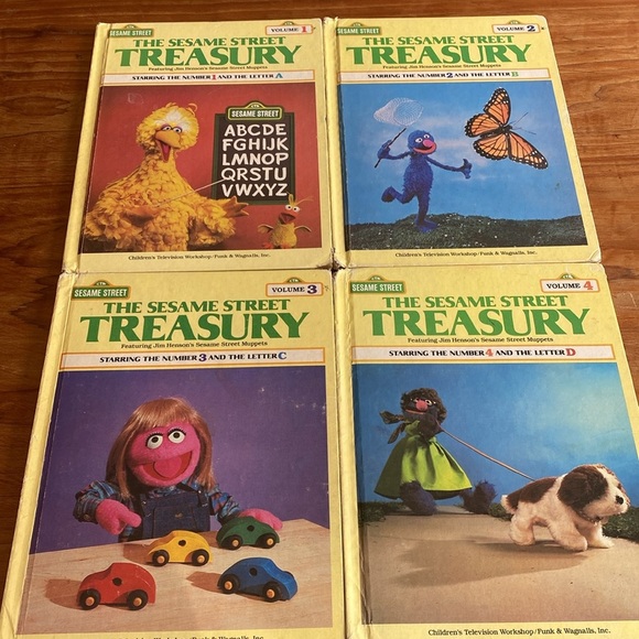 Vintage Seasame Street Books from the early 80s
Volume 1,2,3,4 - Picture 1 of 15